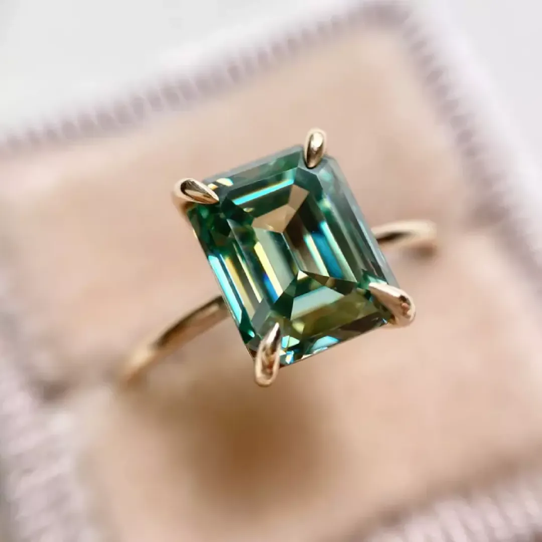 /public/photos/live/Green Emerald Moissanite Dainty Gold Ring 580 (4).webp